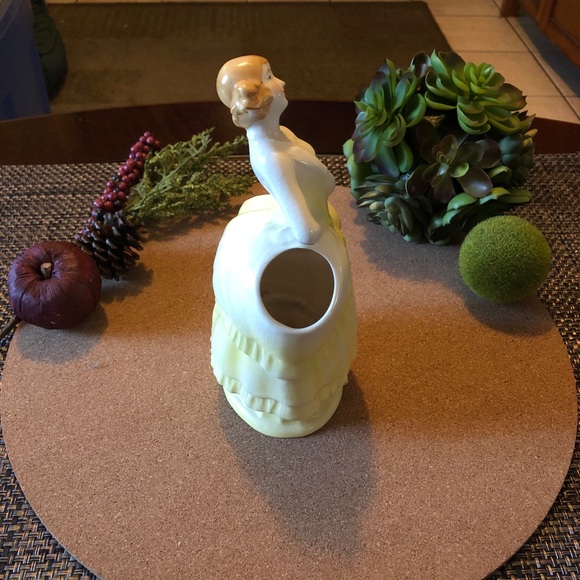 Mid Century Lady Vase Planter - Picture 5 of 8